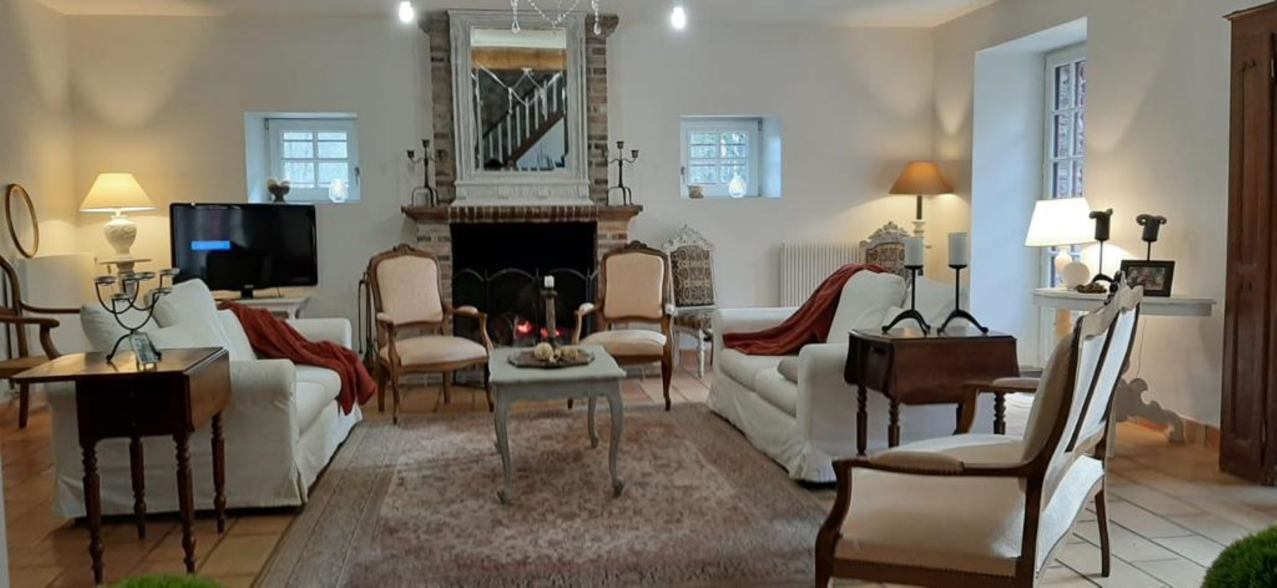 Demeure 18 ème Piscine et Spa 20 personnes