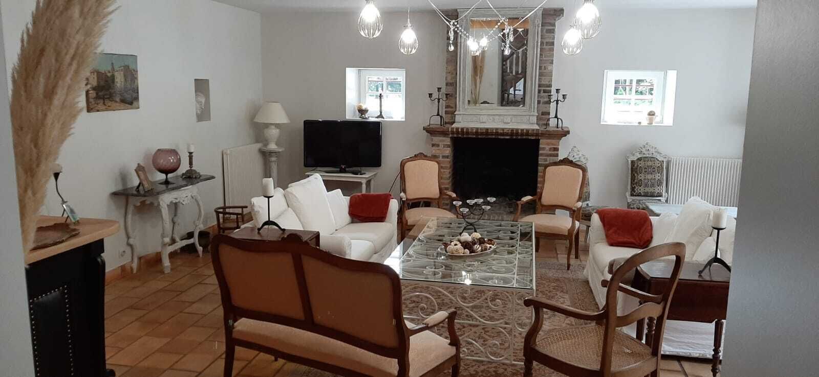 Demeure 18 ème Piscine et Spa 20 personnes