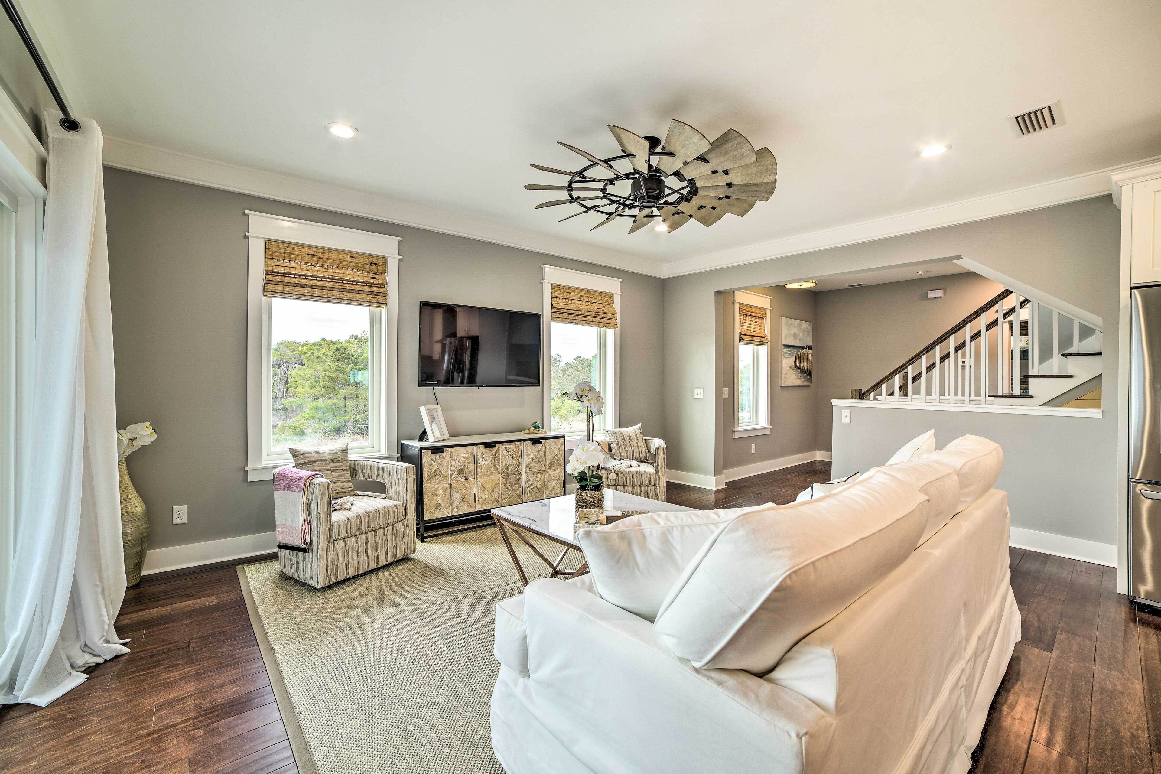 Beach Retreat w/ Rooftop Deck, Walk to Beach!