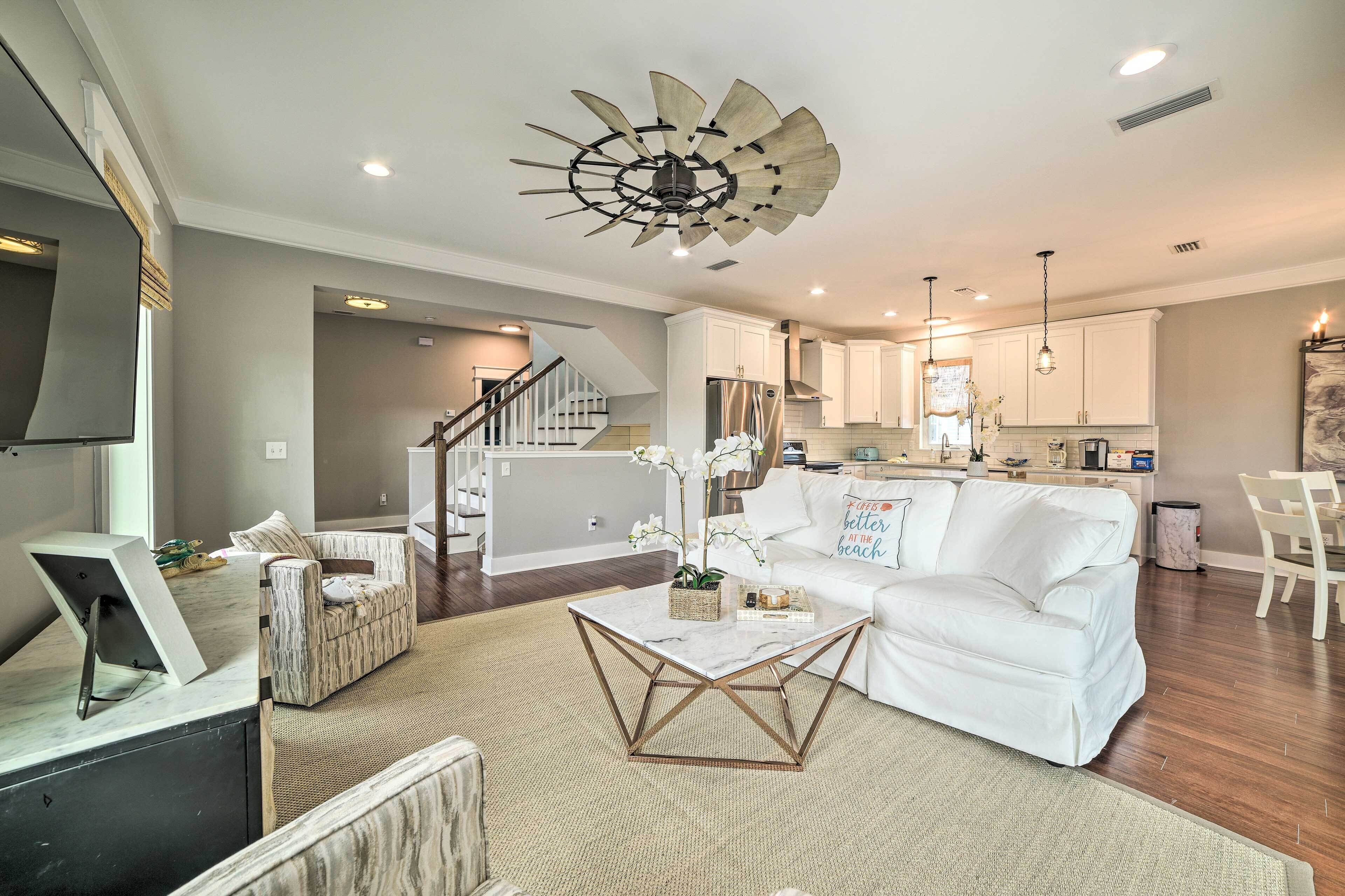 Beach Retreat w/ Rooftop Deck, Walk to Beach!