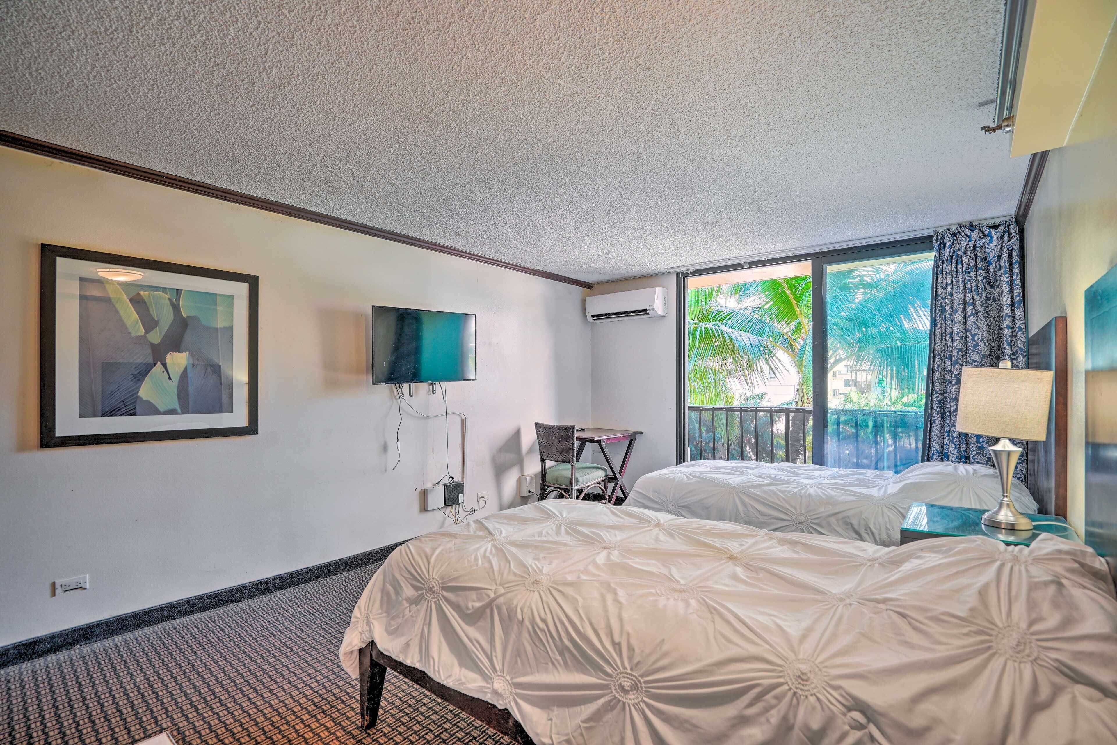 Central Hotel Condo: Walk to Waikiki Beach!