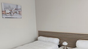 2 slaapkamers, een strijkplank/strijkijzer, reisbedje, gratis wifi