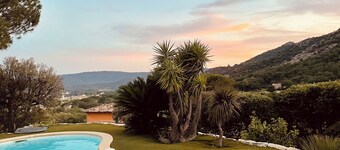 VILLA DE CHARME, GOLFE St TROPEZ, AU CALME, BELLE VUE DEGAGEE, PISCINE CHAUFFEE