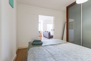 1 bedroom, desk, WiFi, bed sheets