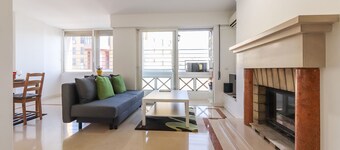 Lisbon Flower 360º - Your Lovely Flat with Pool and Parking