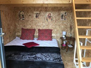 7 bedrooms, desk, free WiFi, bed sheets