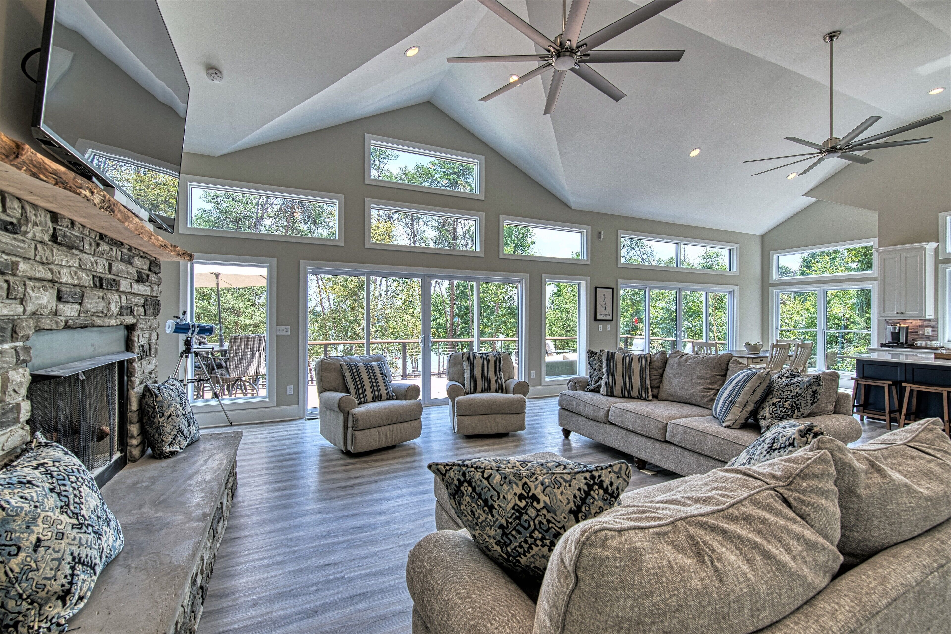 The Hartwell Landing -Lake Hartwell, SC  Waterfront Luxury Home  Sleeps up to 23