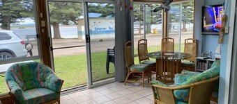 Family Friendly Shack with Bay Views