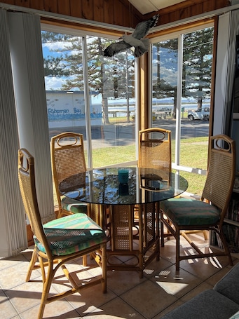 Dining. Family Friendly Shack with Bay Views