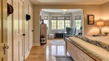 4 bedrooms, iron/ironing board, travel cot, WiFi