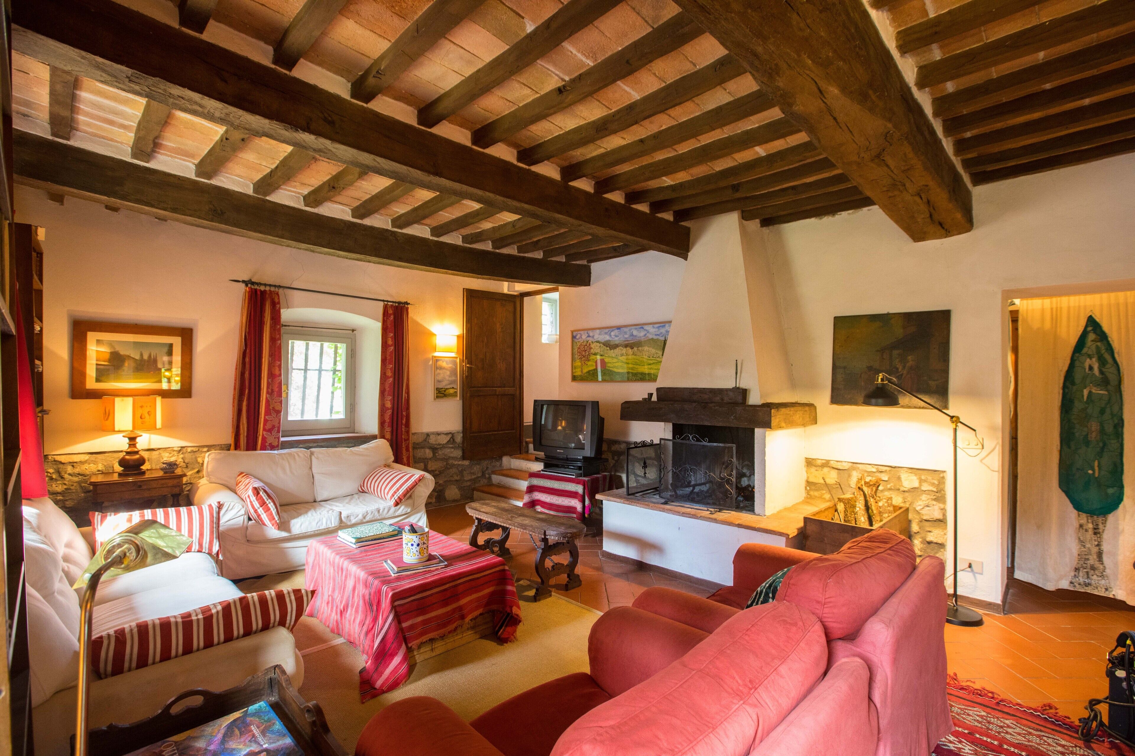 Country house, a stone farmhouse, completely independent, with a private pool.