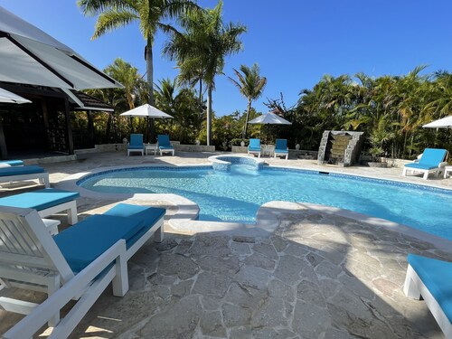 All Inclusive for up to 10 People Included, OWNERS LEVEL VIP PACKAGE Included !!