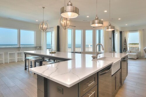 Experience luxury at Lands End in Oak Island with 12 bedrooms and stunning oceanfront views.
