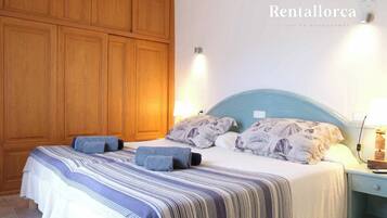 4 slaapkamers, een strijkplank/strijkijzer, gratis wifi, beddengoed