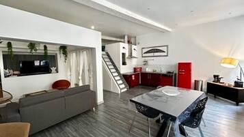 Smart TV, DVD player, books