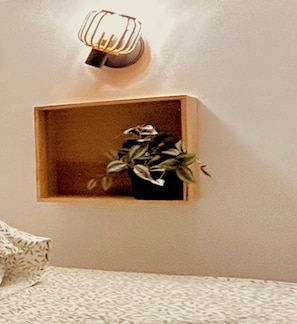 1 chambre, bureau, chambres insonorisées, fer et planche à repasser