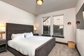 4 bedrooms, desk, iron/ironing board, free WiFi
