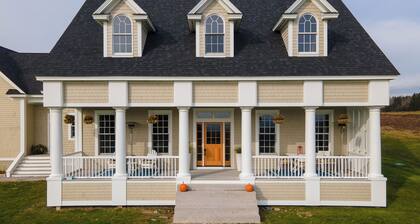 GORGEOUS HOME w/FANTASTIC VIEWS-10 MINS TO CAMDEN!