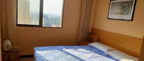 2 Schlafzimmer, Bügeleisen/Bügelbrett, Bettwäsche