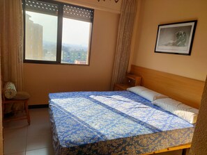 2 bedrooms, iron/ironing board, bed sheets