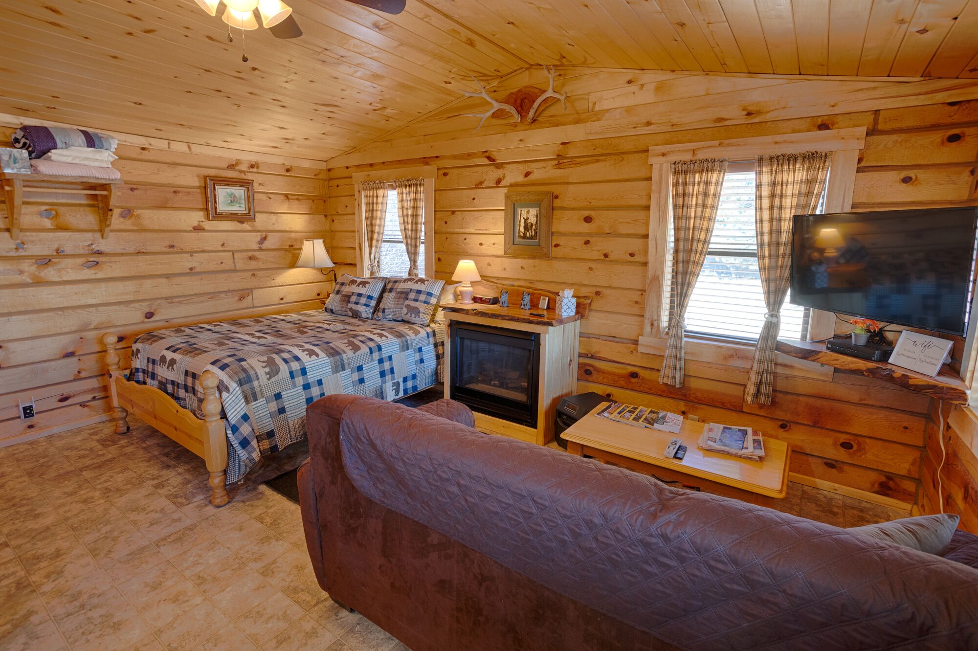 Studio Cabin with full bathroom and kitchenette