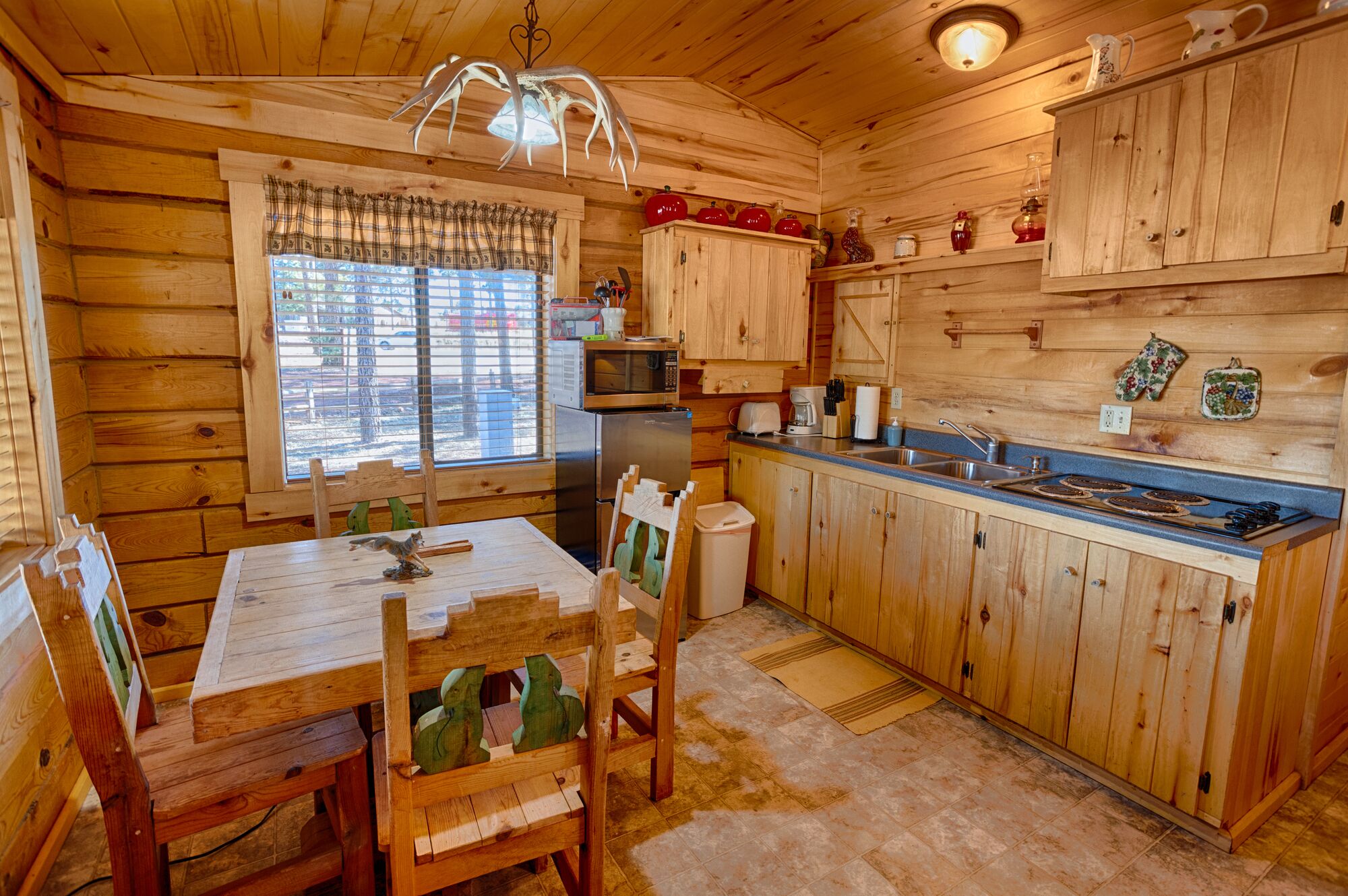 Studio Cabin with full bathroom and kitchenette