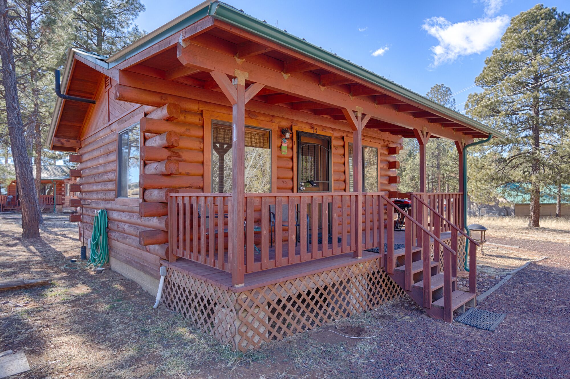 Studio Cabin with full bathroom and kitchenette