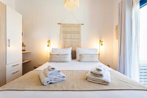2 bedrooms, iron/ironing board, travel crib, WiFi - Live In Blue - Azure Magic Views & Private Pool (Coressia)