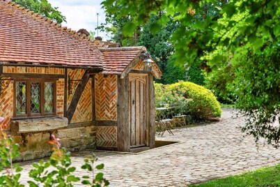 Sandhill Cottage with Hot Tub
