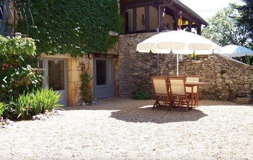Tulip Gîte in a Quercy stone house