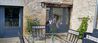 Tulip Gîte in a Quercy stone house