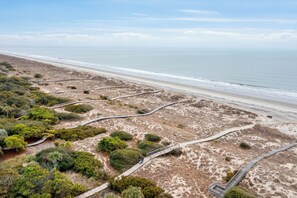 Una spiaggia nelle vicinanze