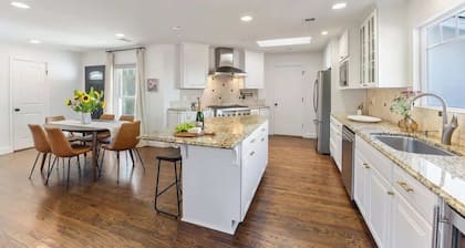 w/ Hot Tub & Detached Office, Modern 3BR in Napa!