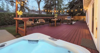 Harvard House: Napa, Hot Tub + Detached Studio
