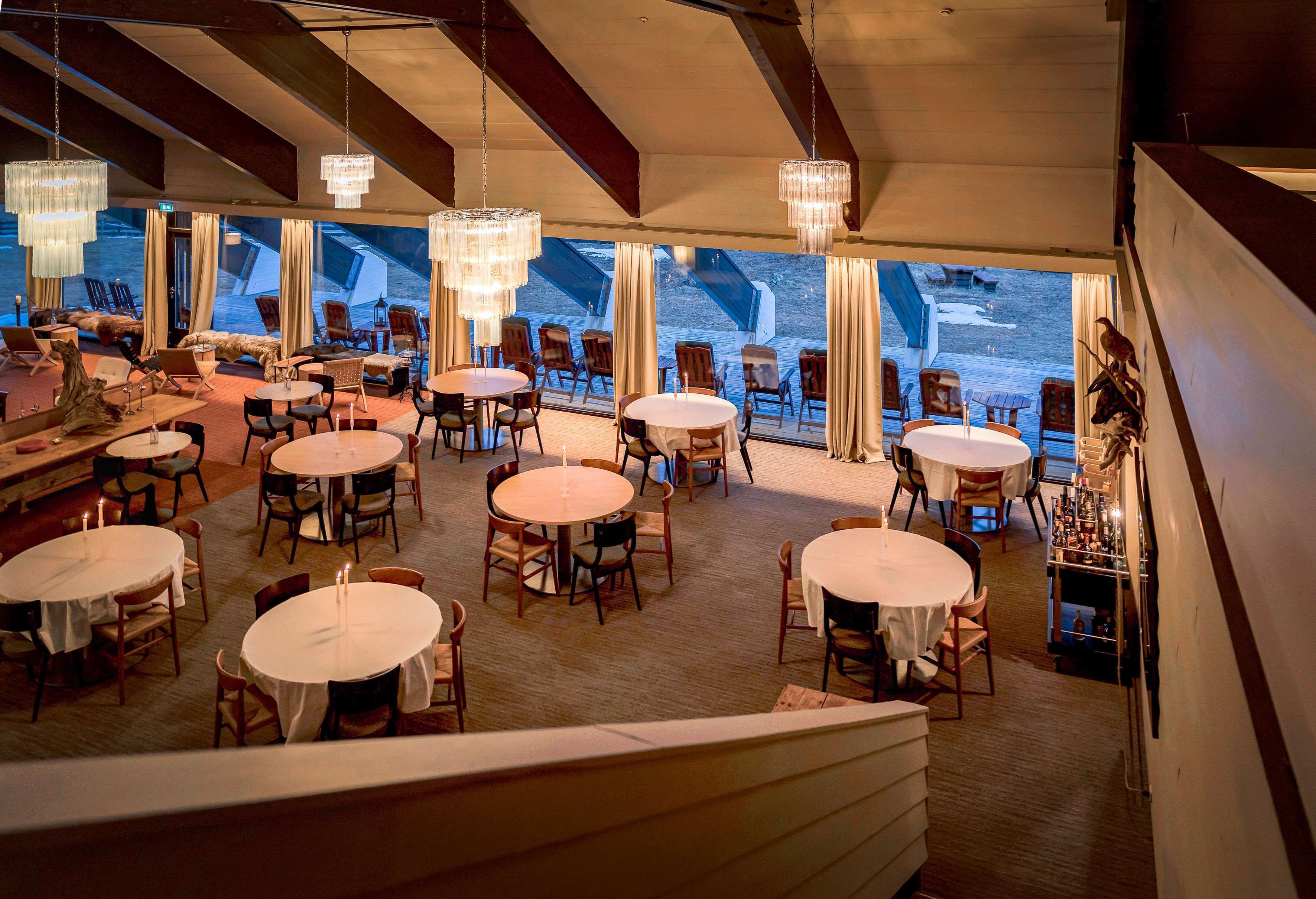 breakfast, lunch, dinner served; international cuisine