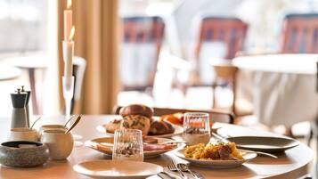 Frokostbuffé er inkludert hver dag