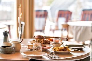 Gratis morgenmadsbuffet hver dag