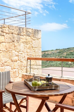 Outdoor dining - Stylish, villa close to the beach with ocean view. (Stalos)