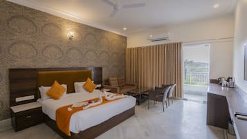 Deluxe Room | Rollaway beds, bed sheets, wheelchair access