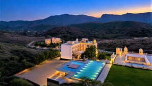 2 outdoor pools - Mewar Palace Luxury Resort & Private Pool Villas - Udaipur (Udaipur)