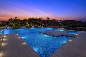 2 piscines extérieures