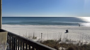 På stranden