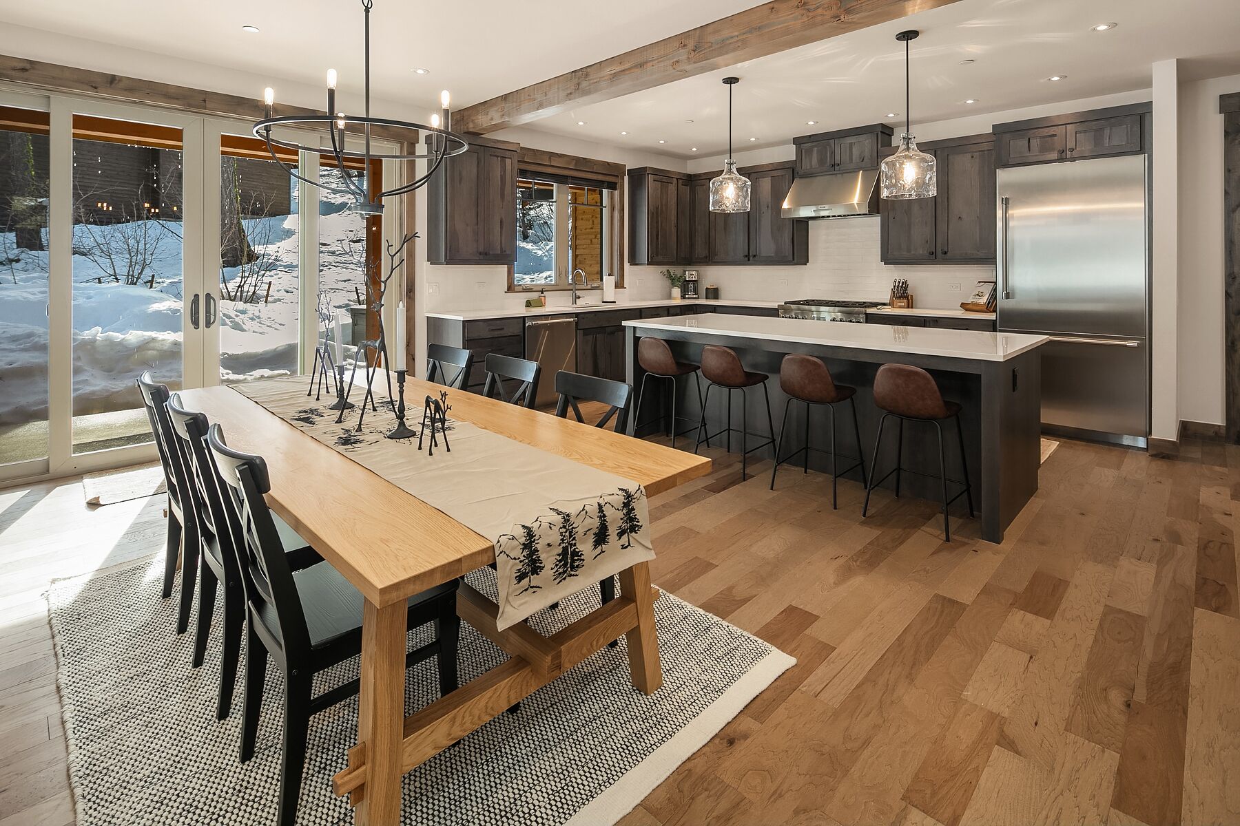 Lux and Elegant Suncadia Retreat! Hot Tub | Game Room | Outdoor TV-Fireplace