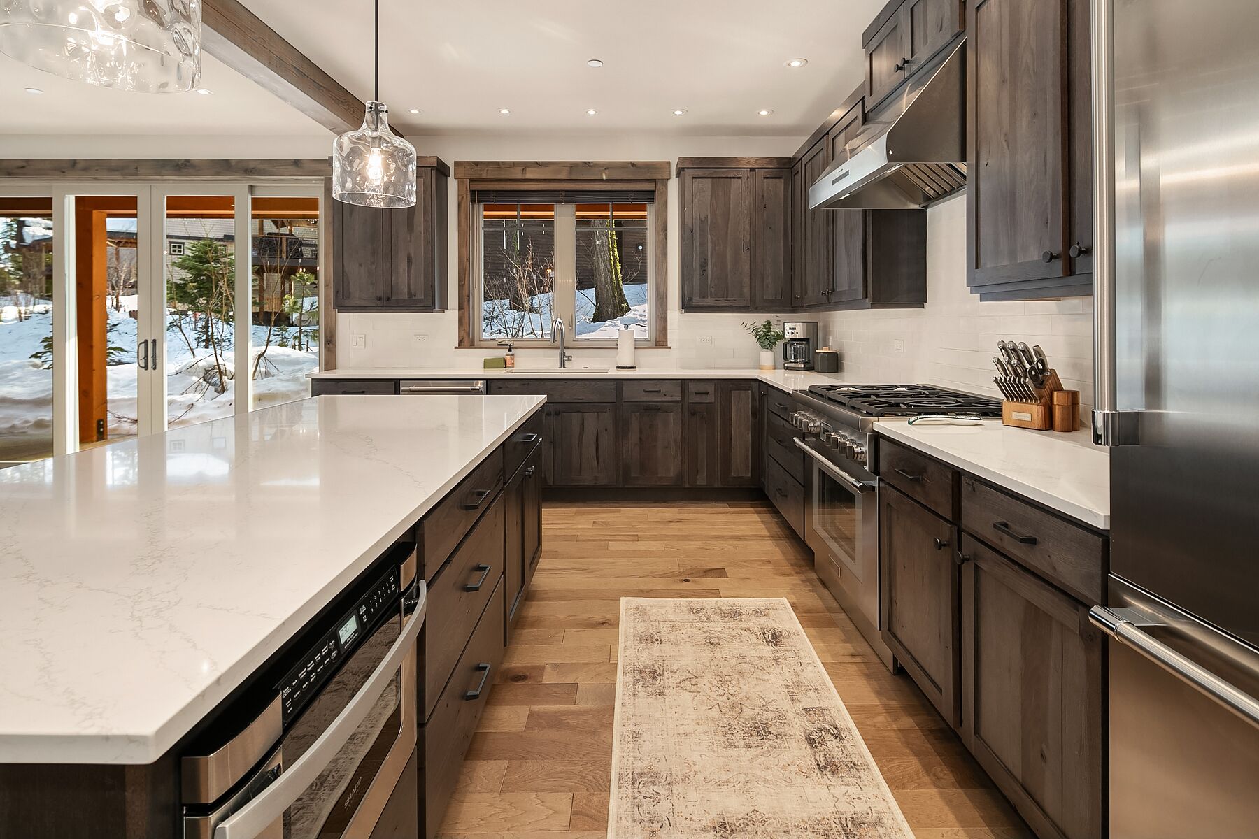 Lux and Elegant Suncadia Retreat! Hot Tub | Game Room | Outdoor TV-Fireplace