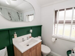 Cottage | Bathroom | Shower