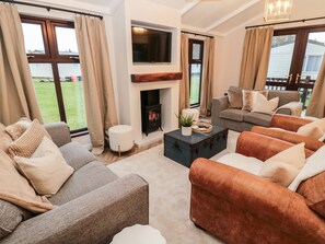 Cottage | Living room | TV - The Treeline (Morpeth)