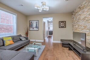 Smart TV - Luxury 2 bedroom, 2 bath condo , 2 balconies, hi speed WIFI with FREE parking (Montréal)