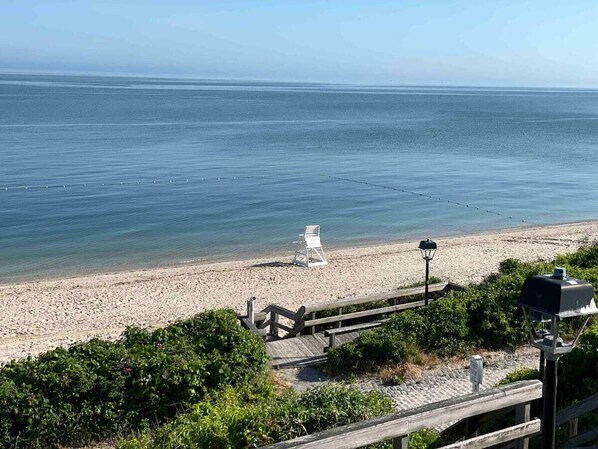 Beach nearby, sun-loungers, beach towels
