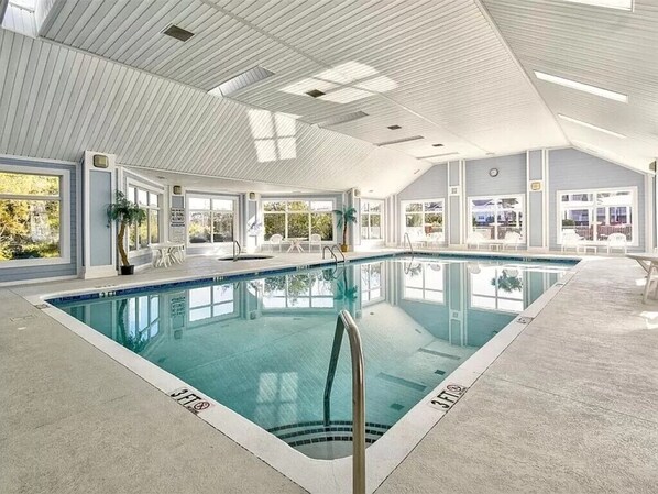 Una piscina techada, una piscina climatizada