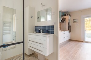 Fridge, microwave, oven, coffee/tea maker - Manava - Studio avec terrasse et jardin (Vaux-sur-Mer)